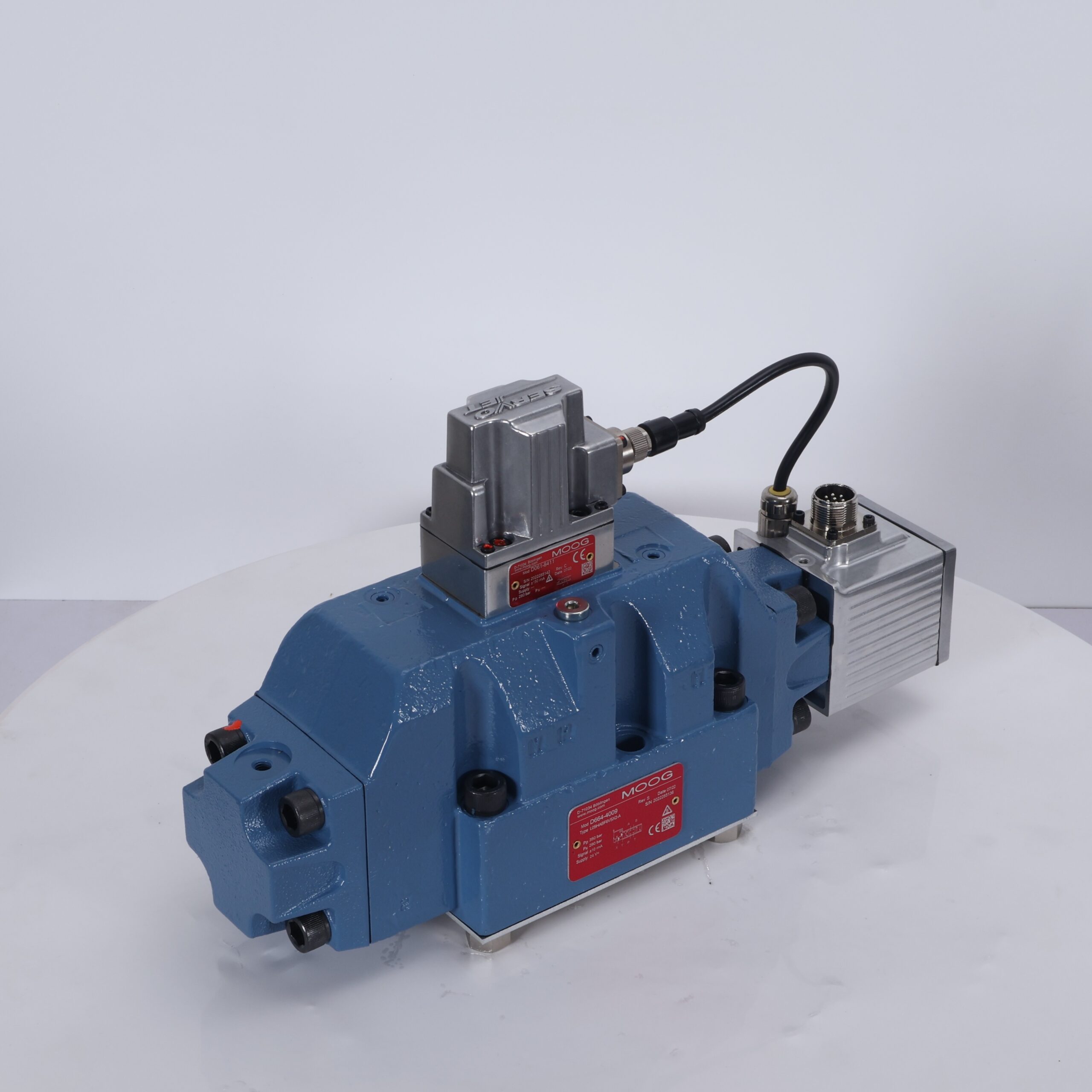 Moog D664-4009 Proportional Servo Valve front view