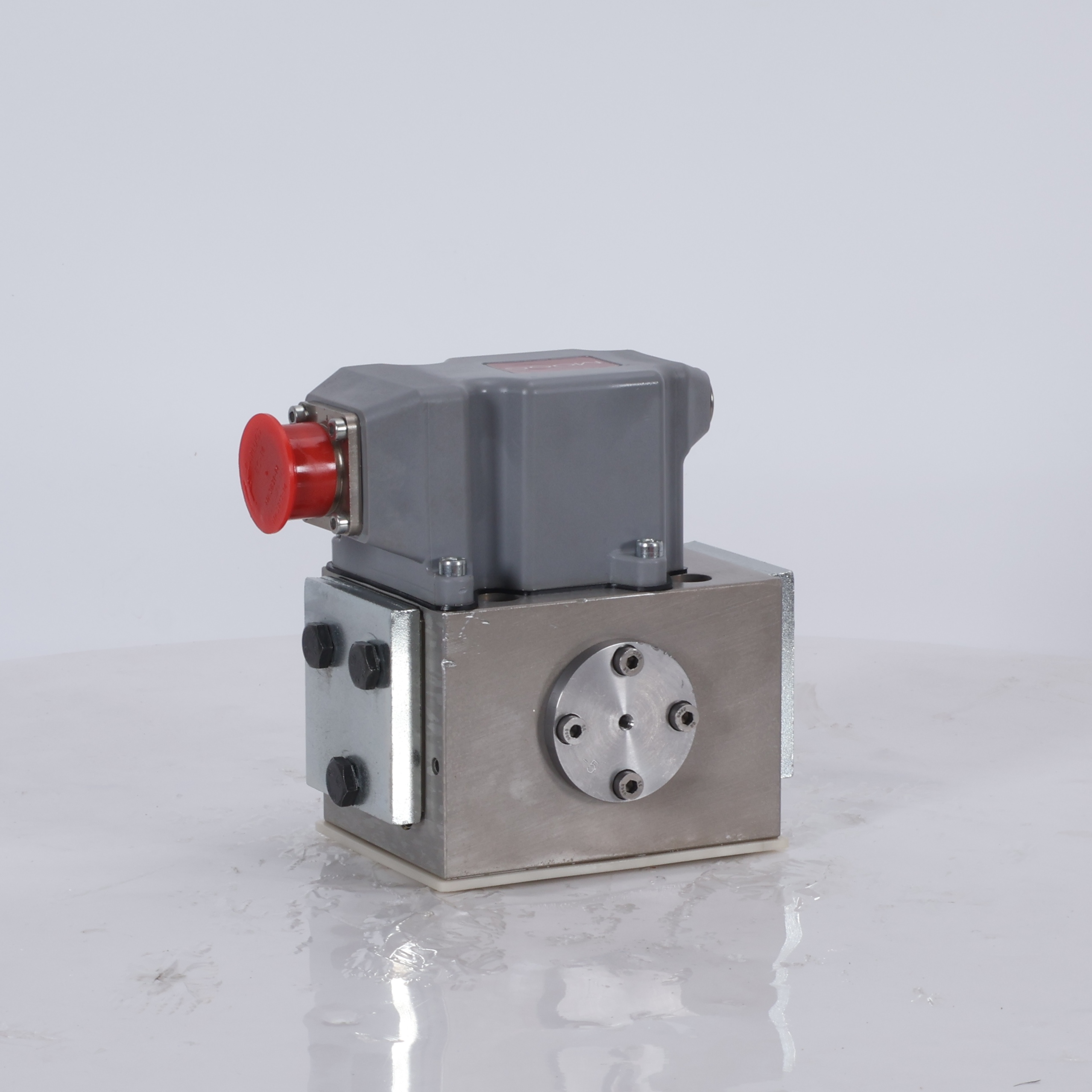 Moog G631-3006B Hydraulic Servo Valve Front View