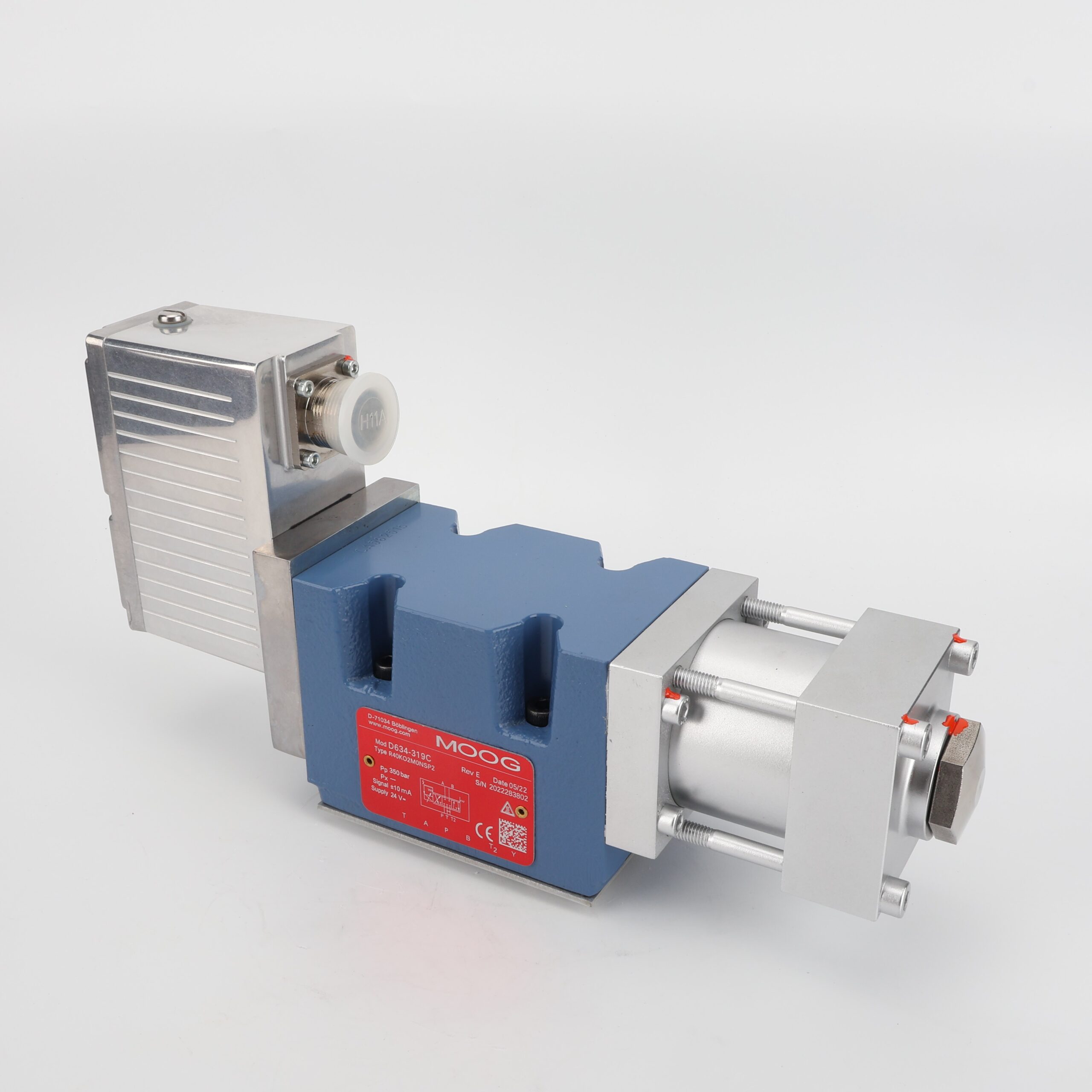 Moog D634-319C hydraulic valve with connector