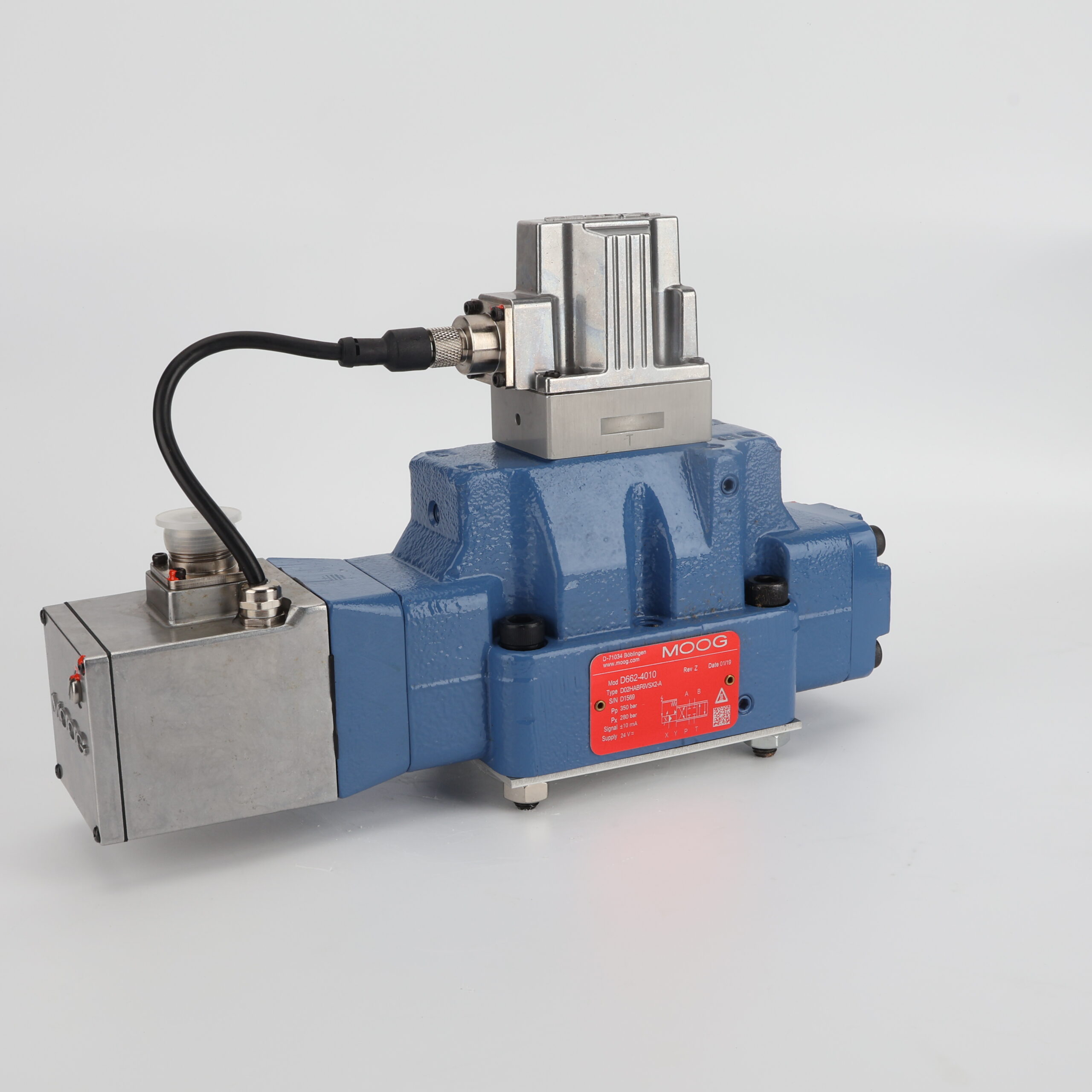 Moog D662-4010 Side Electronic Module Moog D662-4010 valve integrated electronics side view