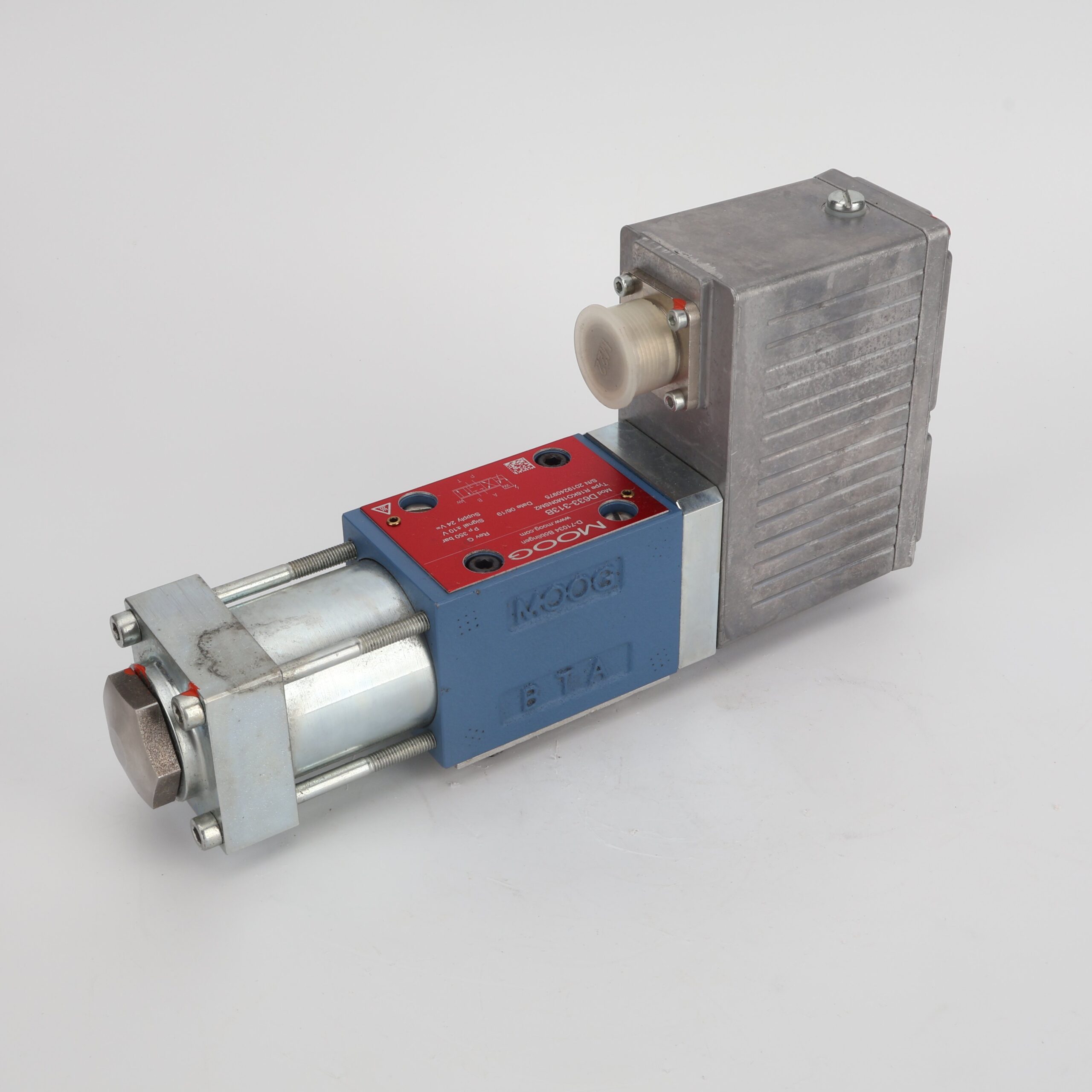 Moog D633-313B hydraulic servo valve