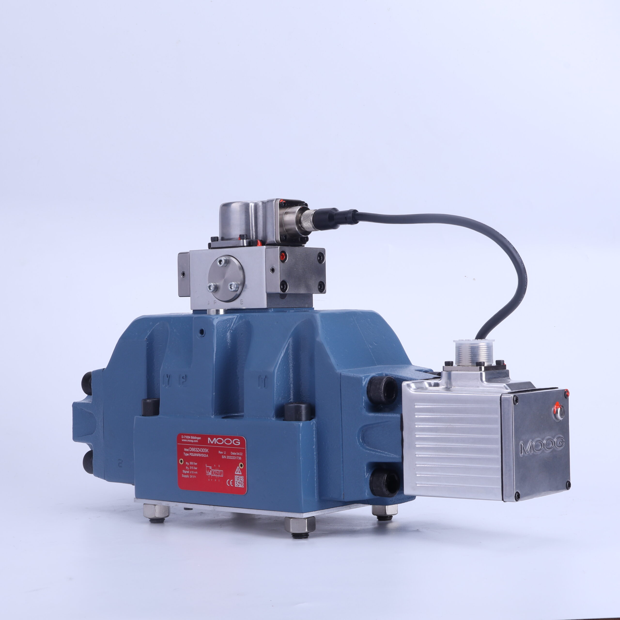 Moog D663-Z4305K Installed in Hydraulic System Moog D663-Z4305K Valve Installed in Hydraulic System